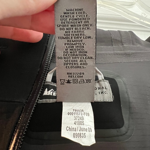 REI men’s rain jacket black XL - Picture 5 of 7